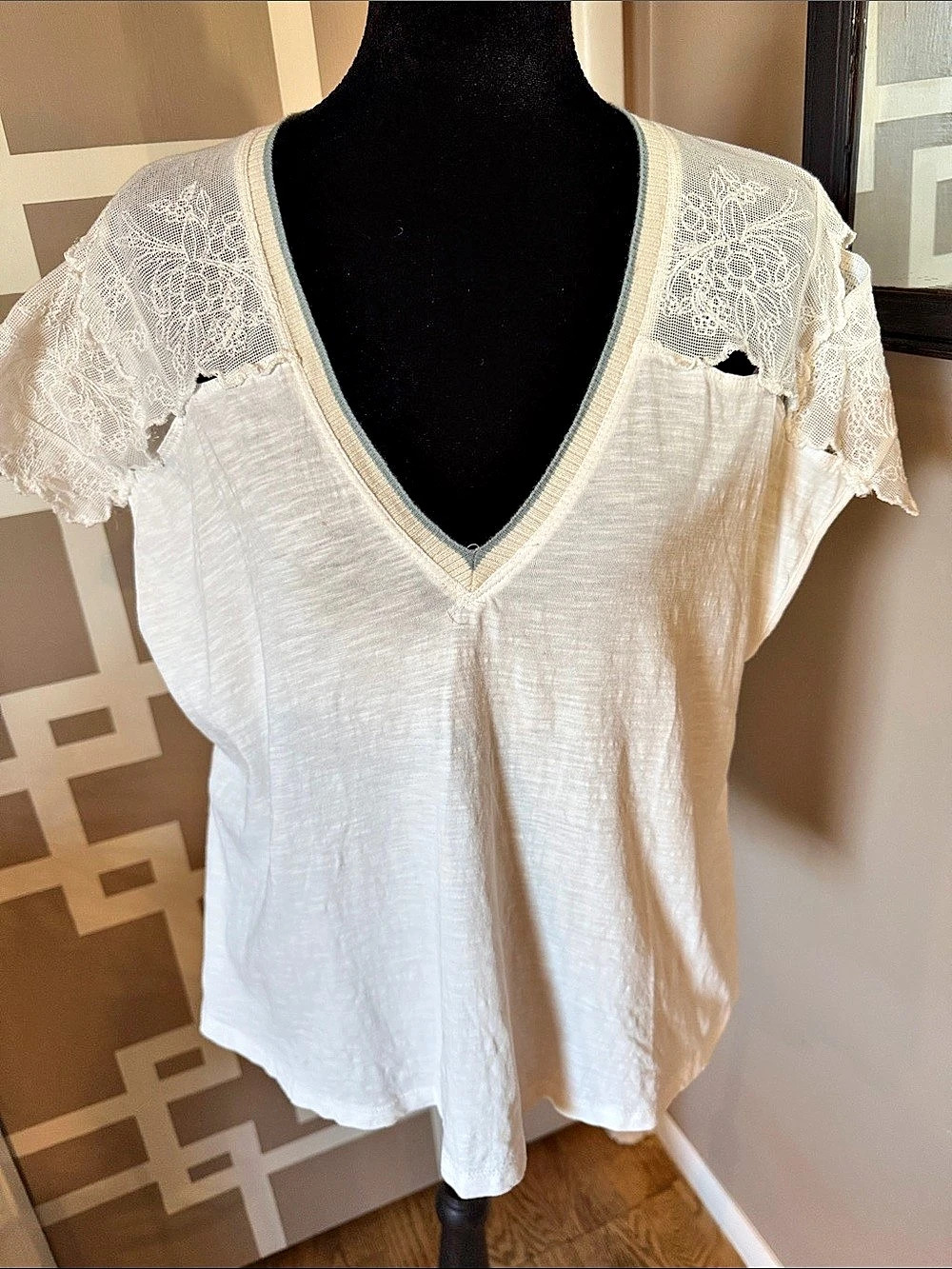 By Anthropologie White Distressed Lace Shoulder V-Neck Blouse in White Sz S NWOT